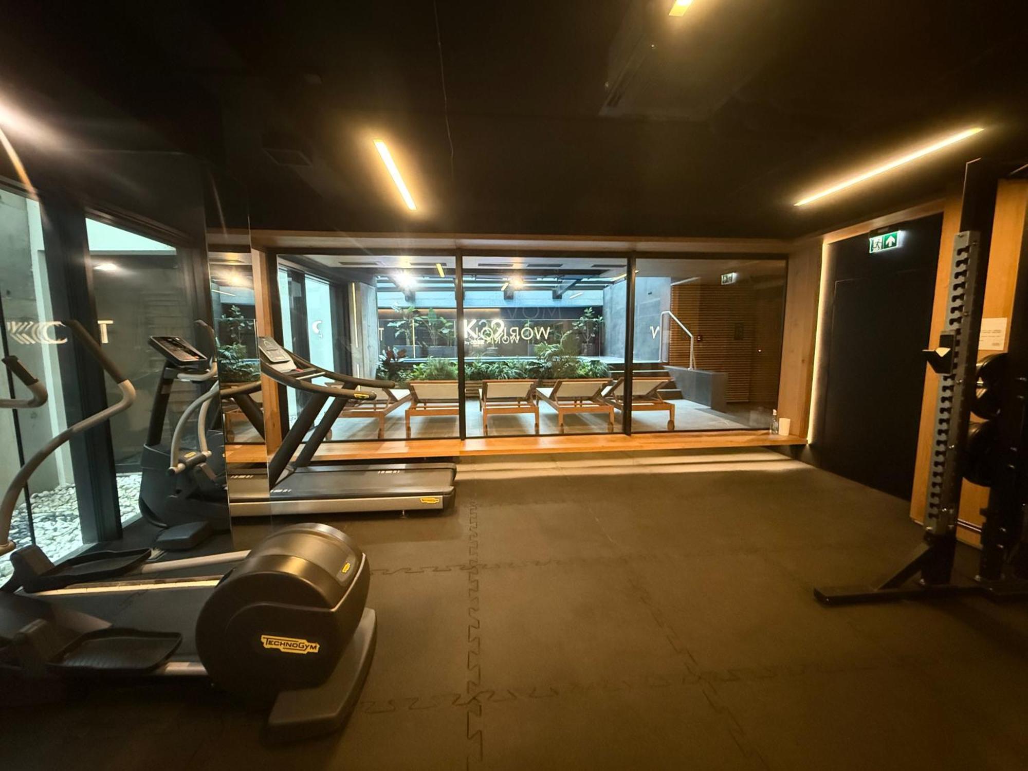 Vistula Avenue Apartment Free Parking, Swimming Pool, Sauna & Gym クラクフ エクステリア 写真